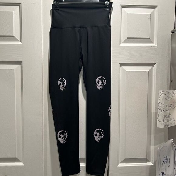 CHRLDR Pants - CHRLDR Black Leggings with White Skulls, Size Large
